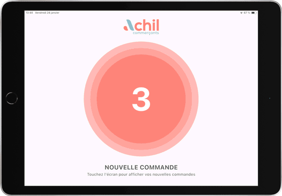 GIF d'une tablette avec plusieurs images illustrant l'utilisateur du système de commande en ligne d'une fromagerie